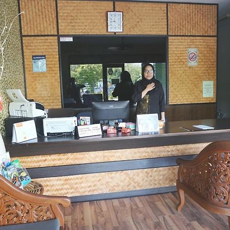 1 Baron Motel Kuah Exterior photo