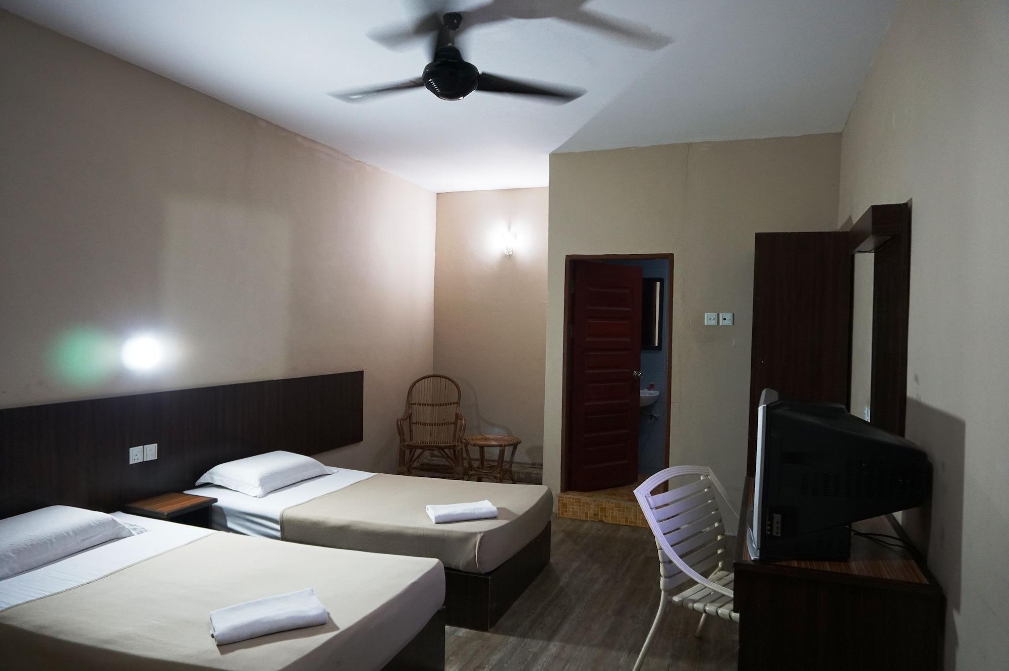 1 Baron Motel Kuah Exterior photo