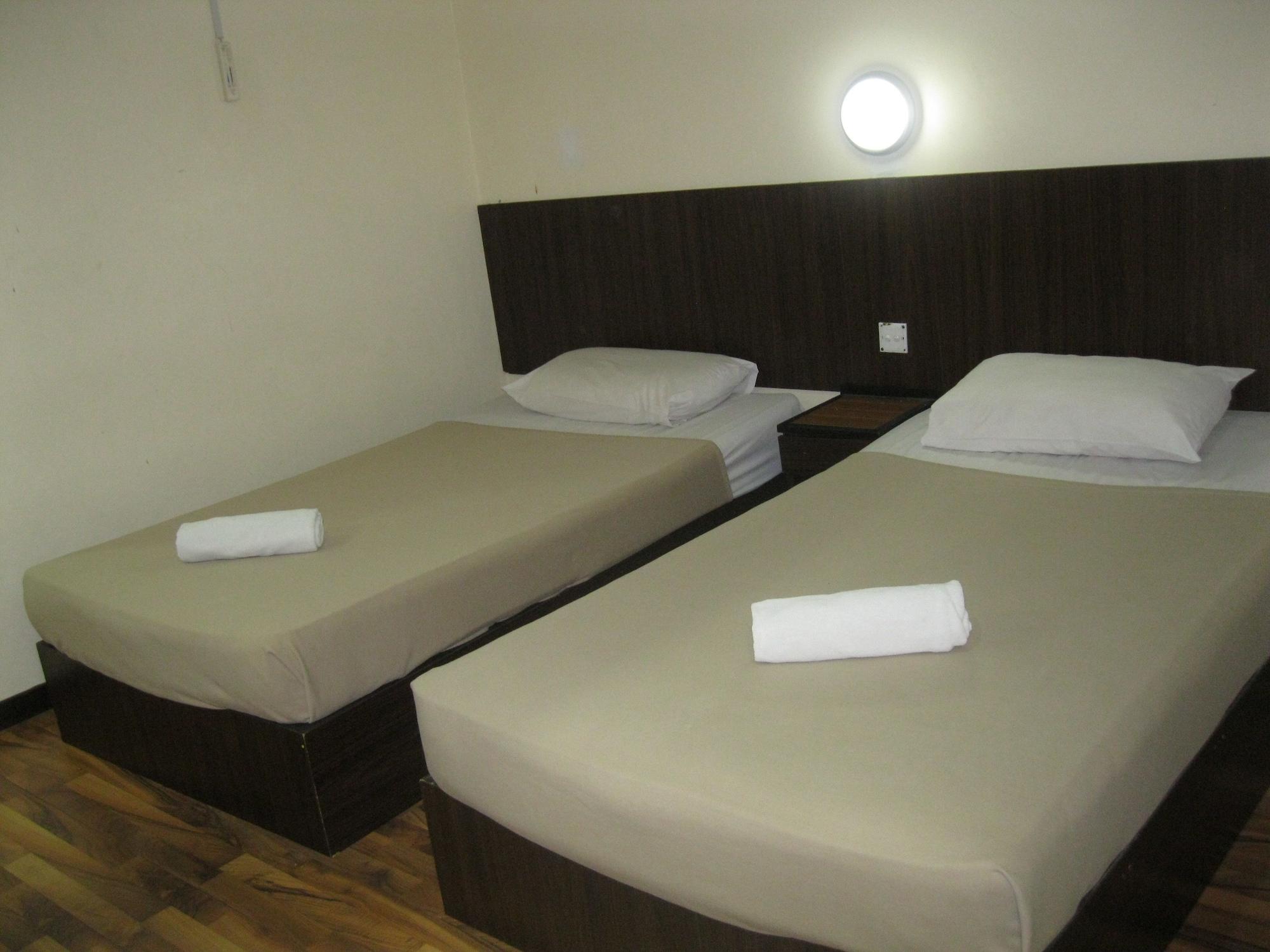 1 Baron Motel Kuah Exterior photo