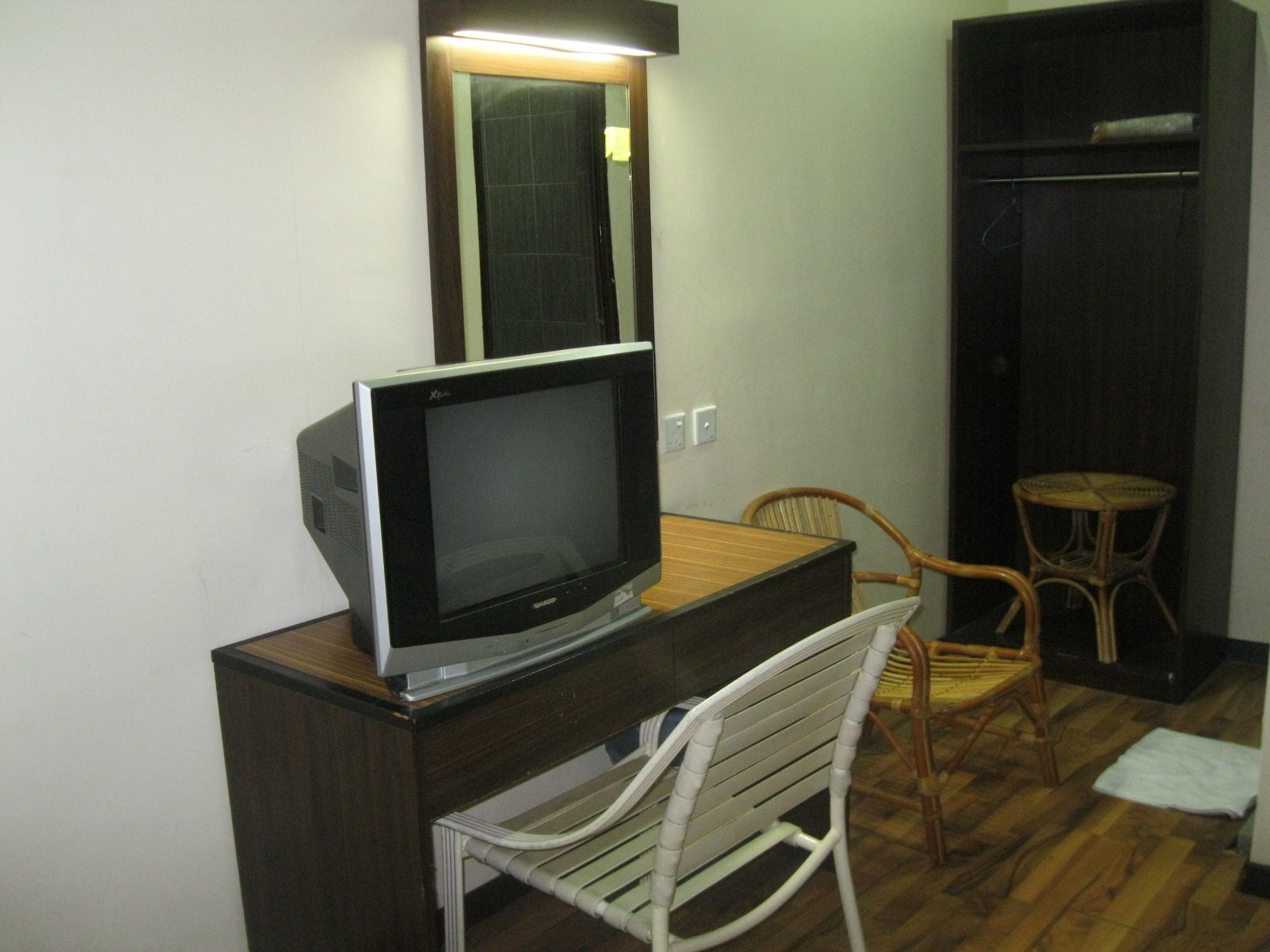 1 Baron Motel Kuah Exterior photo