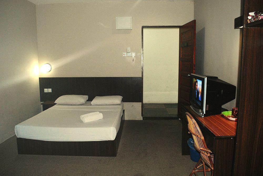 1 Baron Motel Kuah Exterior photo