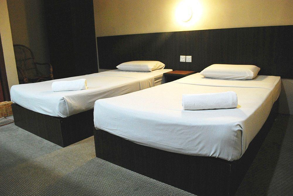 1 Baron Motel Kuah Exterior photo