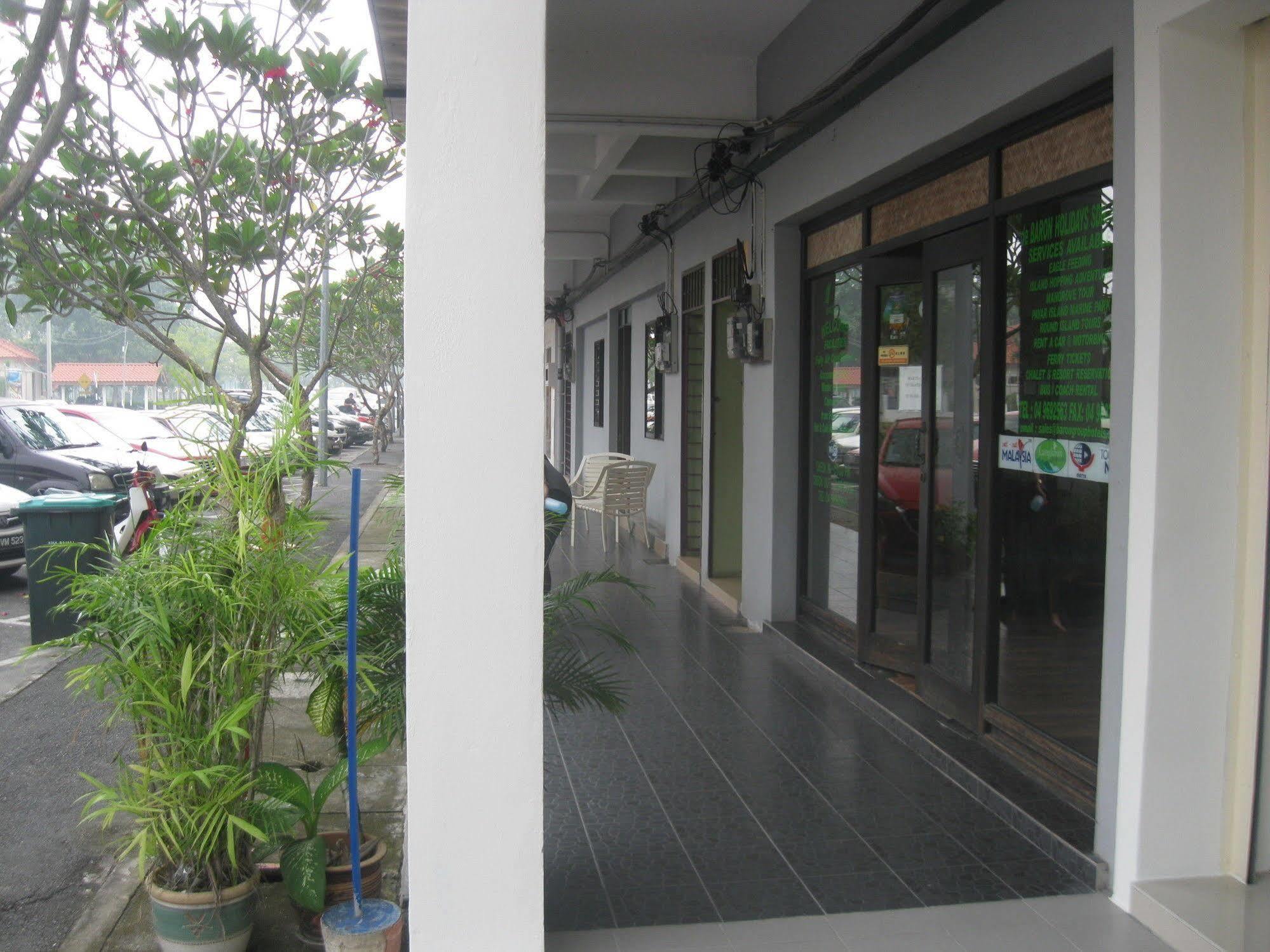 1 Baron Motel Kuah Exterior photo