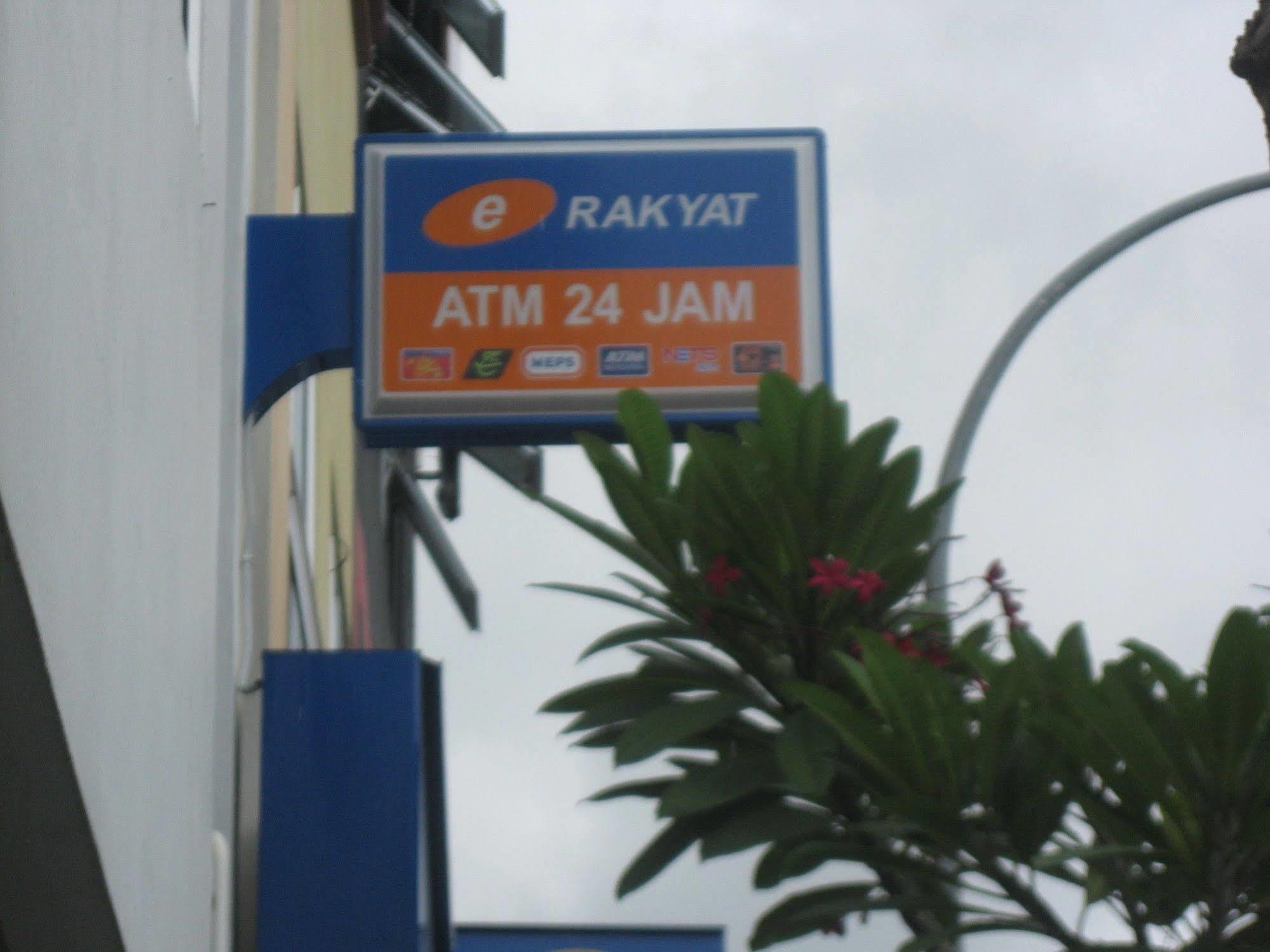 1 Baron Motel Kuah Exterior photo