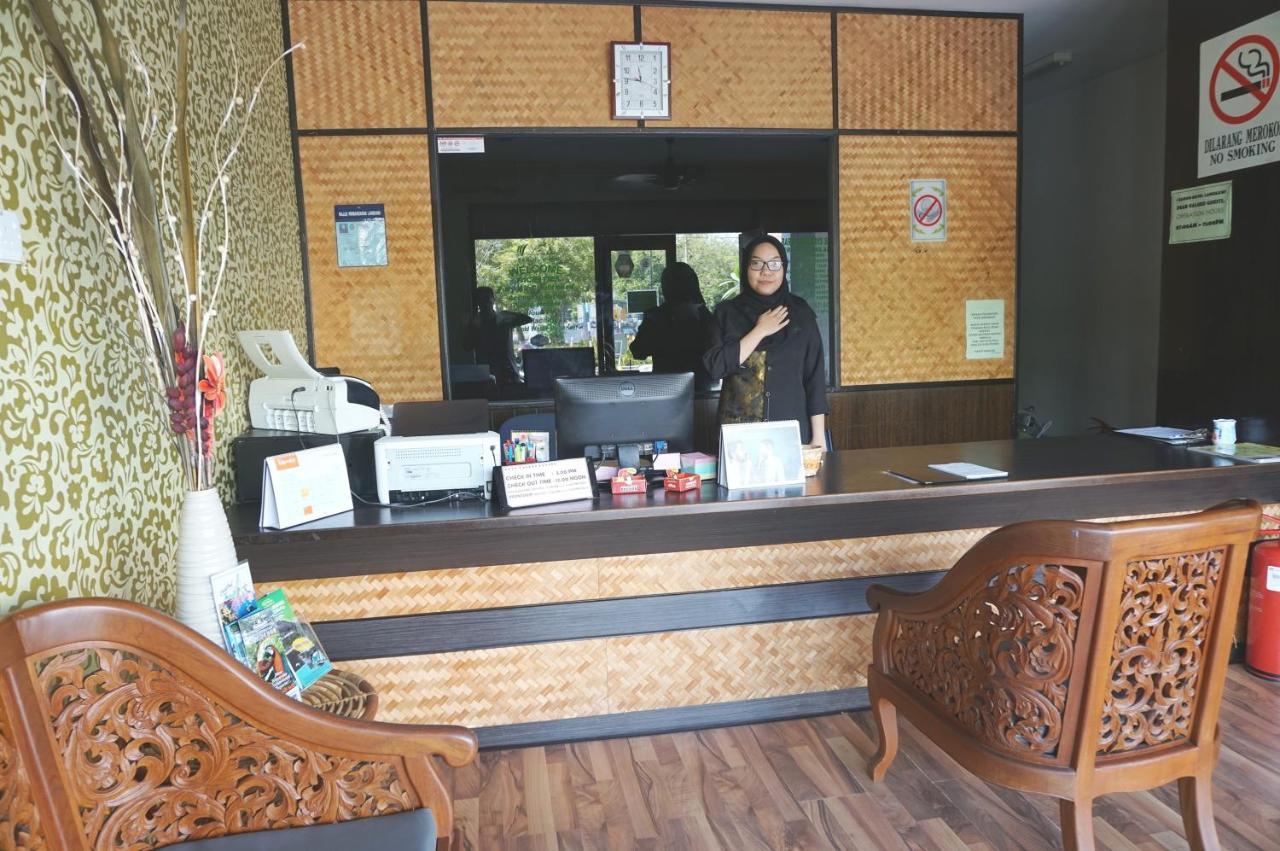 1 Baron Motel Kuah Exterior photo